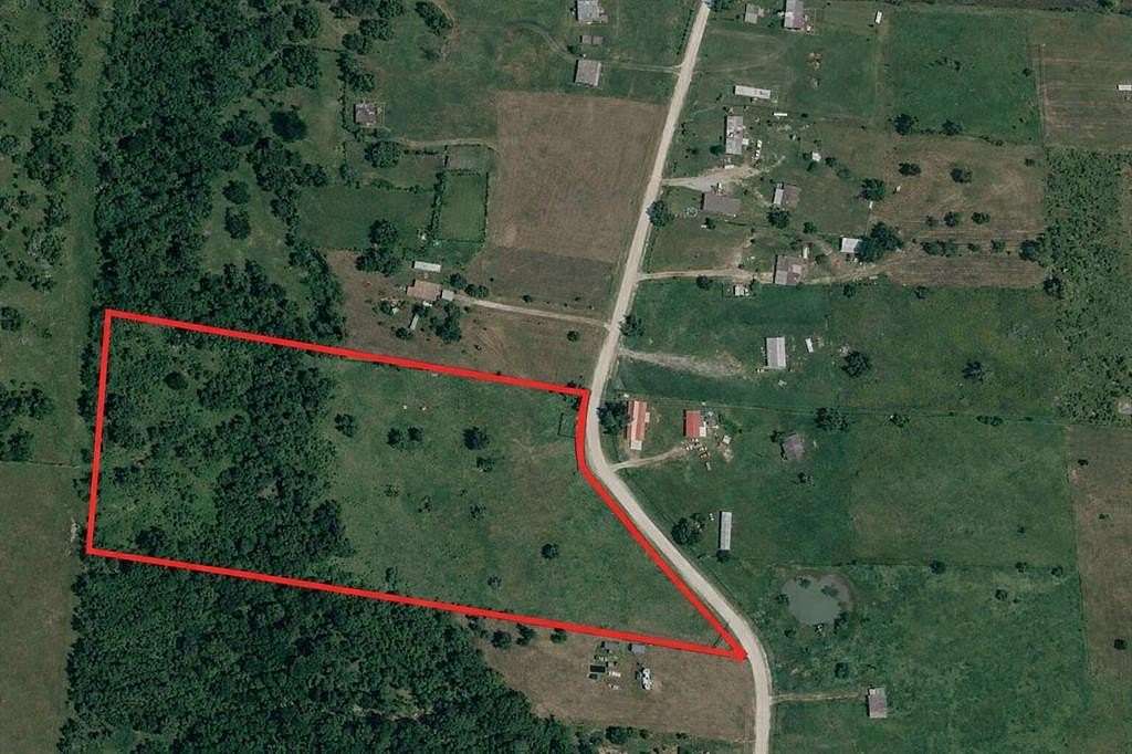10 Acres of Recreational & Residential Land for Sale in Madisonville, Texas