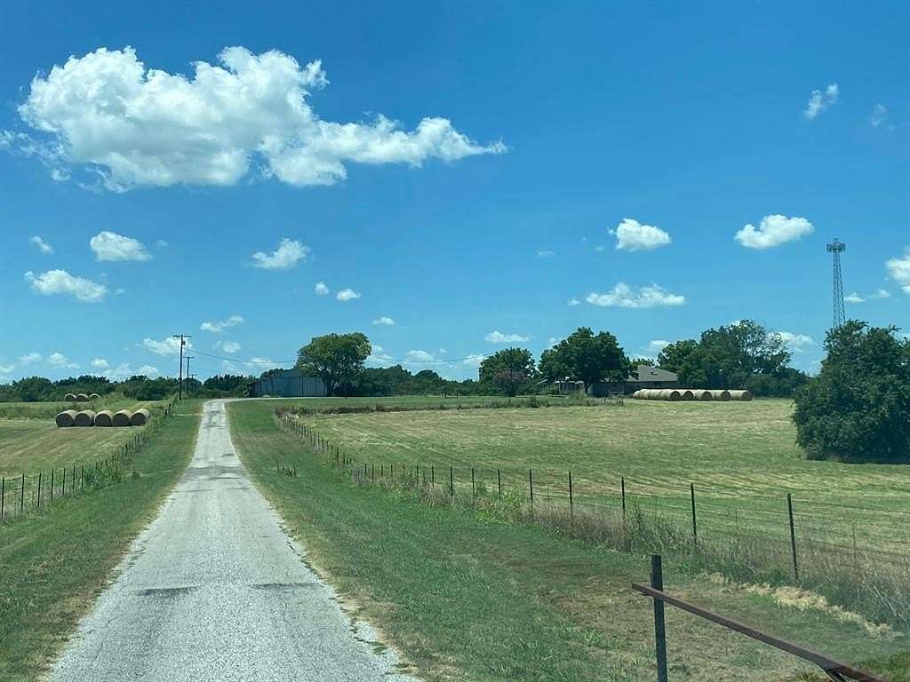 18 Acres of Land with Home for Lease in Farmersville, Texas