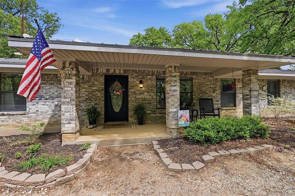 12 Acres of Land with Home for Sale in Gainesville, Texas