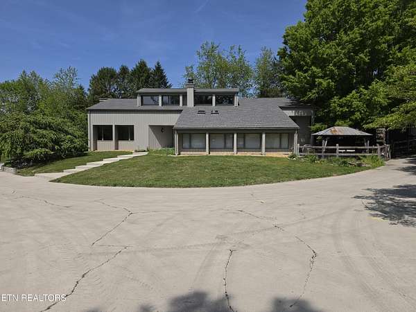 2.2 Acres of Land with Home for Sale in Harrogate, Tennessee