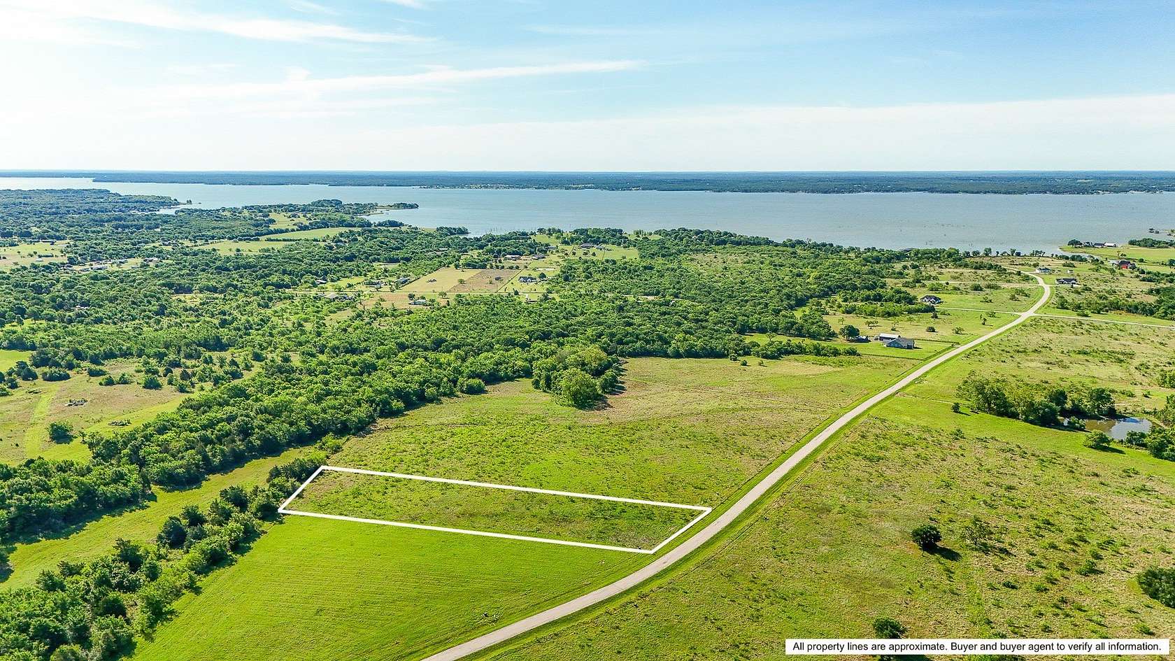 1.5 Acres of Residential Land for Sale in Corsicana, Texas