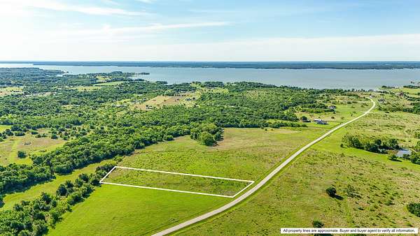 1.5 Acres of Residential Land for Sale in Corsicana, Texas