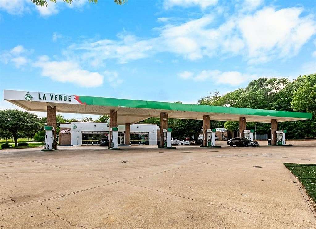 1.5 Acres of Improved Commercial Land for Sale in Garland, Texas