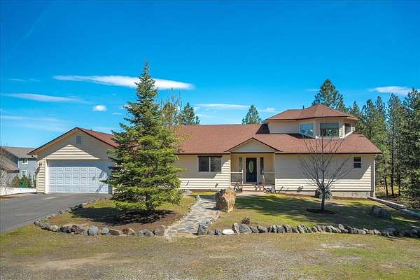 2.5 Acres of Land with Home for Sale in Spokane, Washington