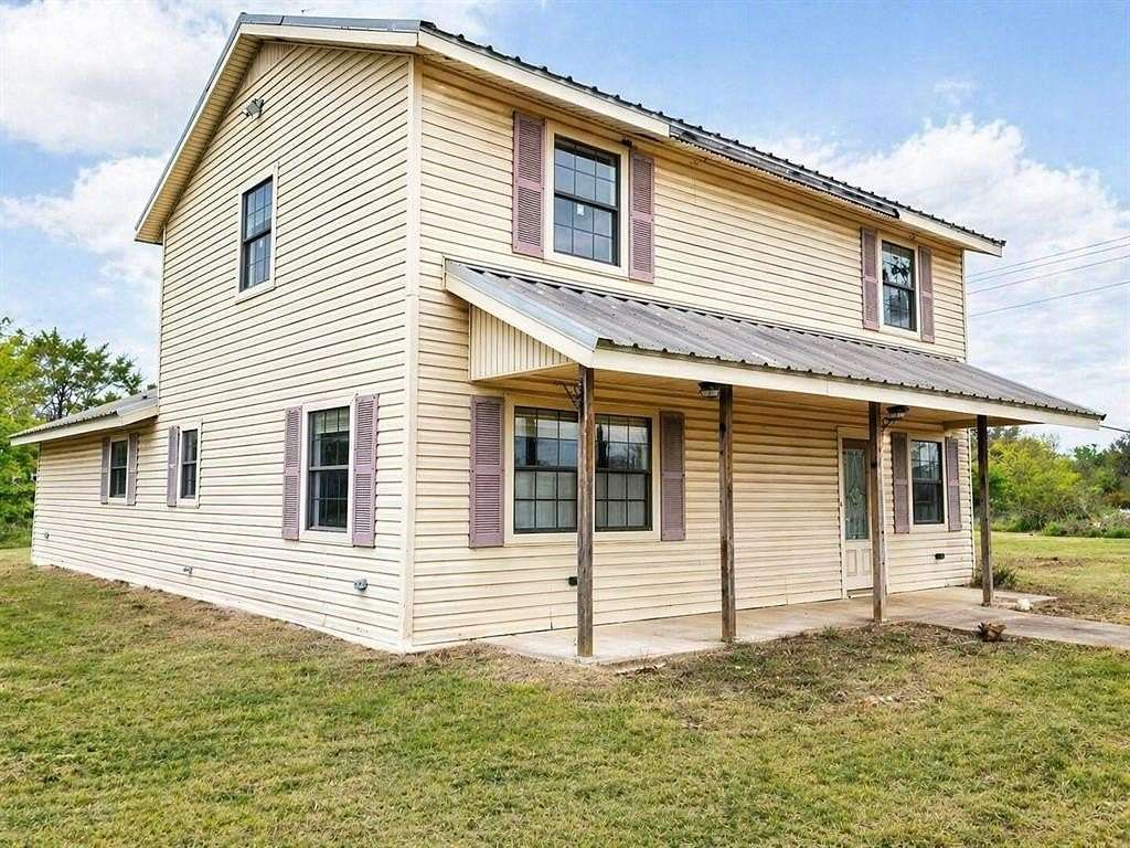 1.5 Acres of Land with Home for Sale in Thornton, Texas