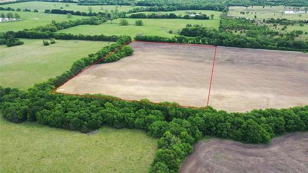 12 Acres of Agricultural Land for Sale in Bonham, Texas