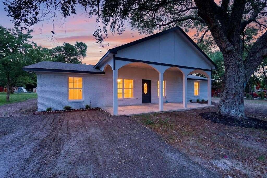 4 Acres of Land with Home for Sale in Kaufman, Texas