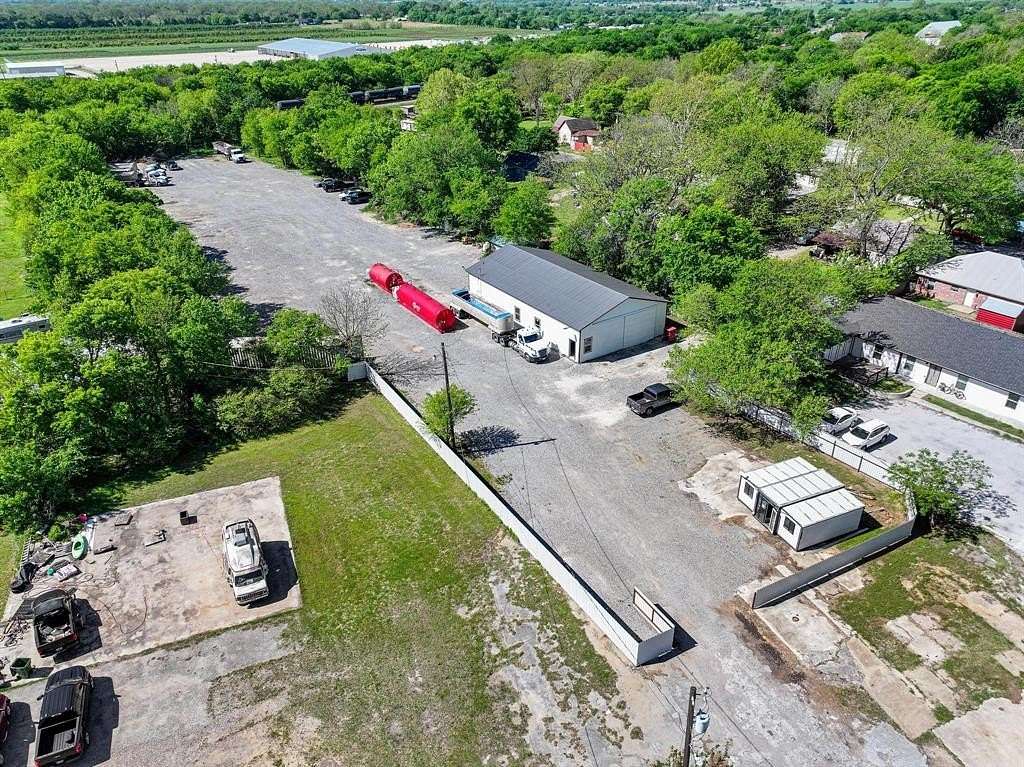 2.3 Acres of Commercial Land for Lease in Whitesboro, Texas
