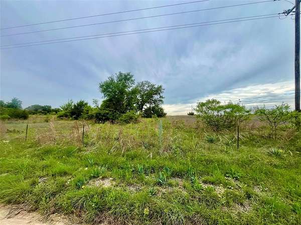 10 Acres of Land for Sale in Hamilton, Texas