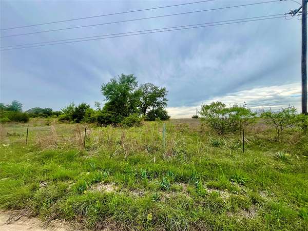 10 Acres of Land for Sale in Hamilton, Texas