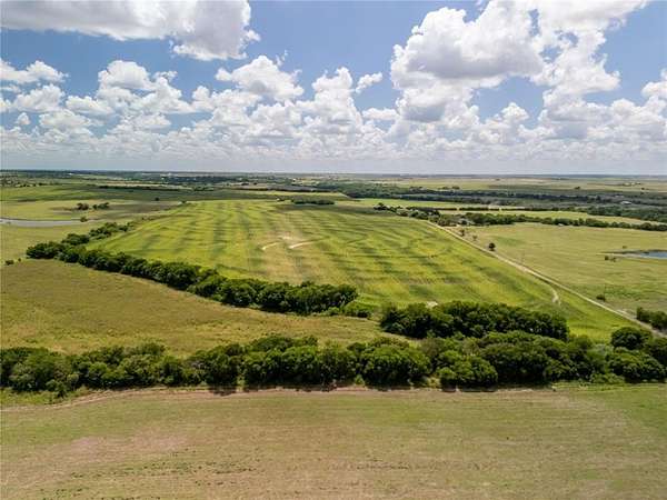 15 Acres of Recreational & Residential Land for Sale in Hubbard, Texas