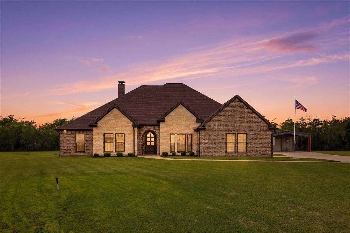 2.17 Acres of Land with Home for Sale in Beaumont, Texas