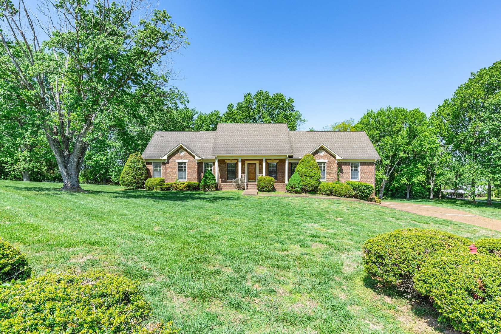 1.5 Acres of Land with Home for Sale in Springfield, Tennessee