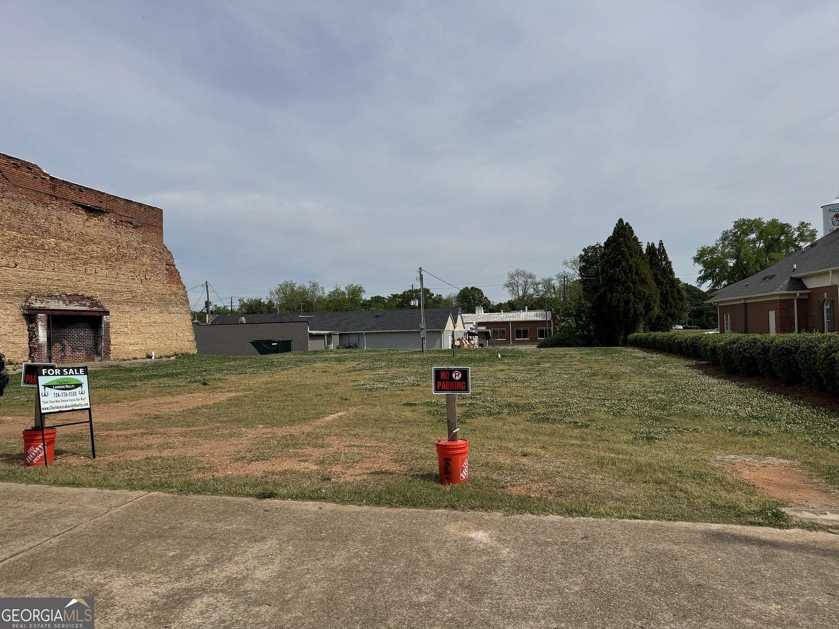 0.45 Acres of Mixed-Use Land for Sale in Hartwell, Georgia