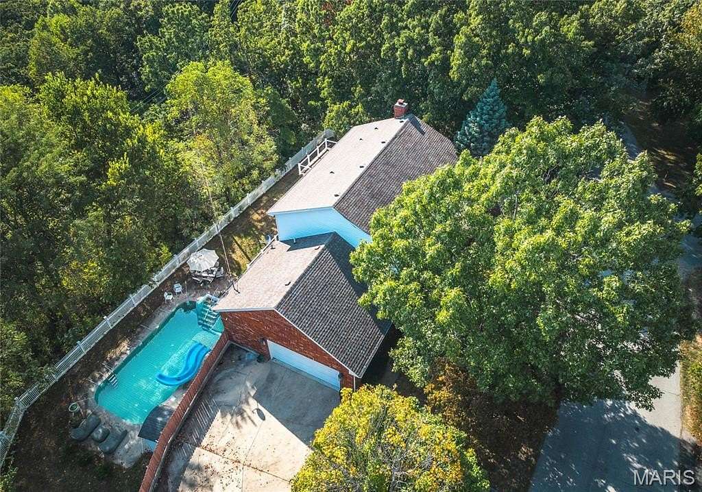 7.65 Acres of Land with Home for Sale in St. Robert, Missouri