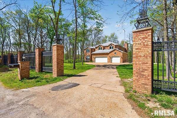 2.5 Acres of Land with Home for Sale in Springfield, Illinois