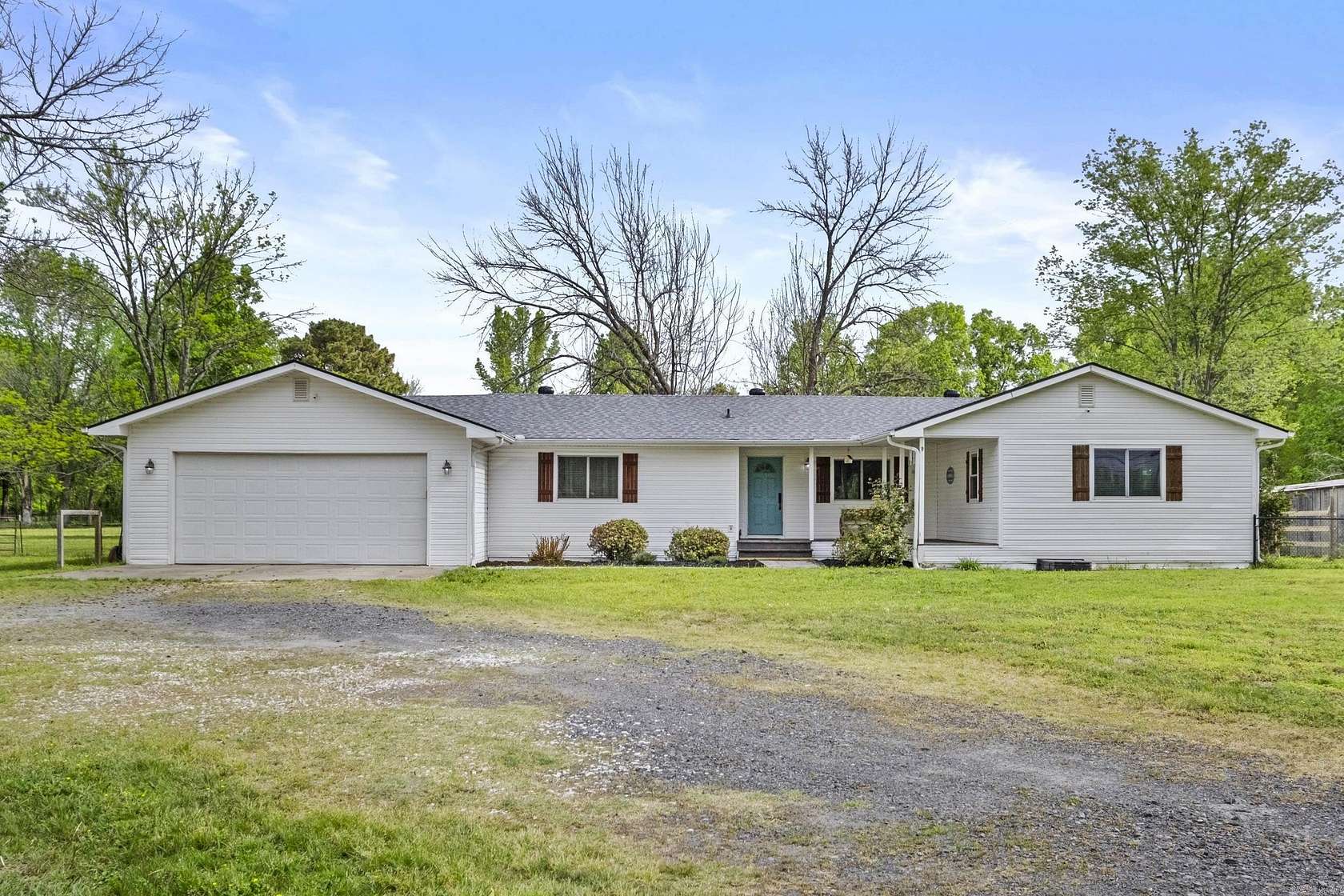 3.12 Acres of Land with Home for Sale in Jacksonville, Arkansas