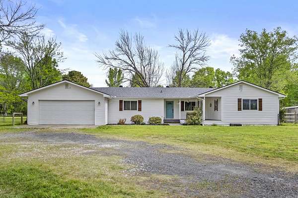 3.12 Acres of Land with Home for Sale in Jacksonville, Arkansas