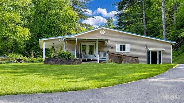 100 Acres of Land with Home for Sale in East Point, Kentucky