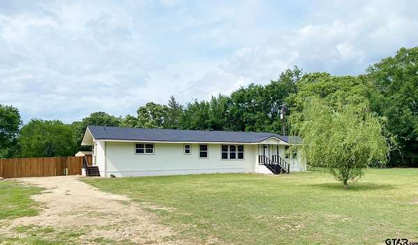 1.6 Acres of Land with Home for Sale in Mount Pleasant, Texas