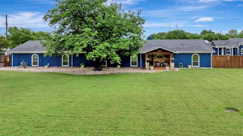 2 Acres of Improved Mixed-Use Land for Sale in Fort Worth, Texas