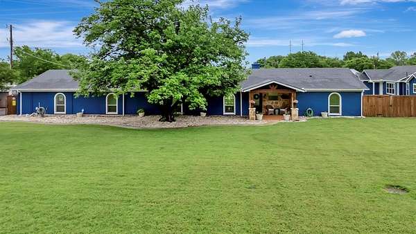 2 Acres of Improved Mixed-Use Land for Sale in Fort Worth, Texas