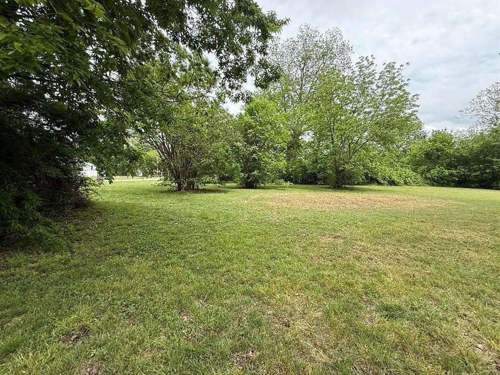 0.49 Acres of Residential Land for Sale in Farmersville, Texas
