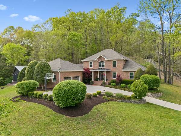 5 Acres of Land with Home for Sale in Franklin, Tennessee