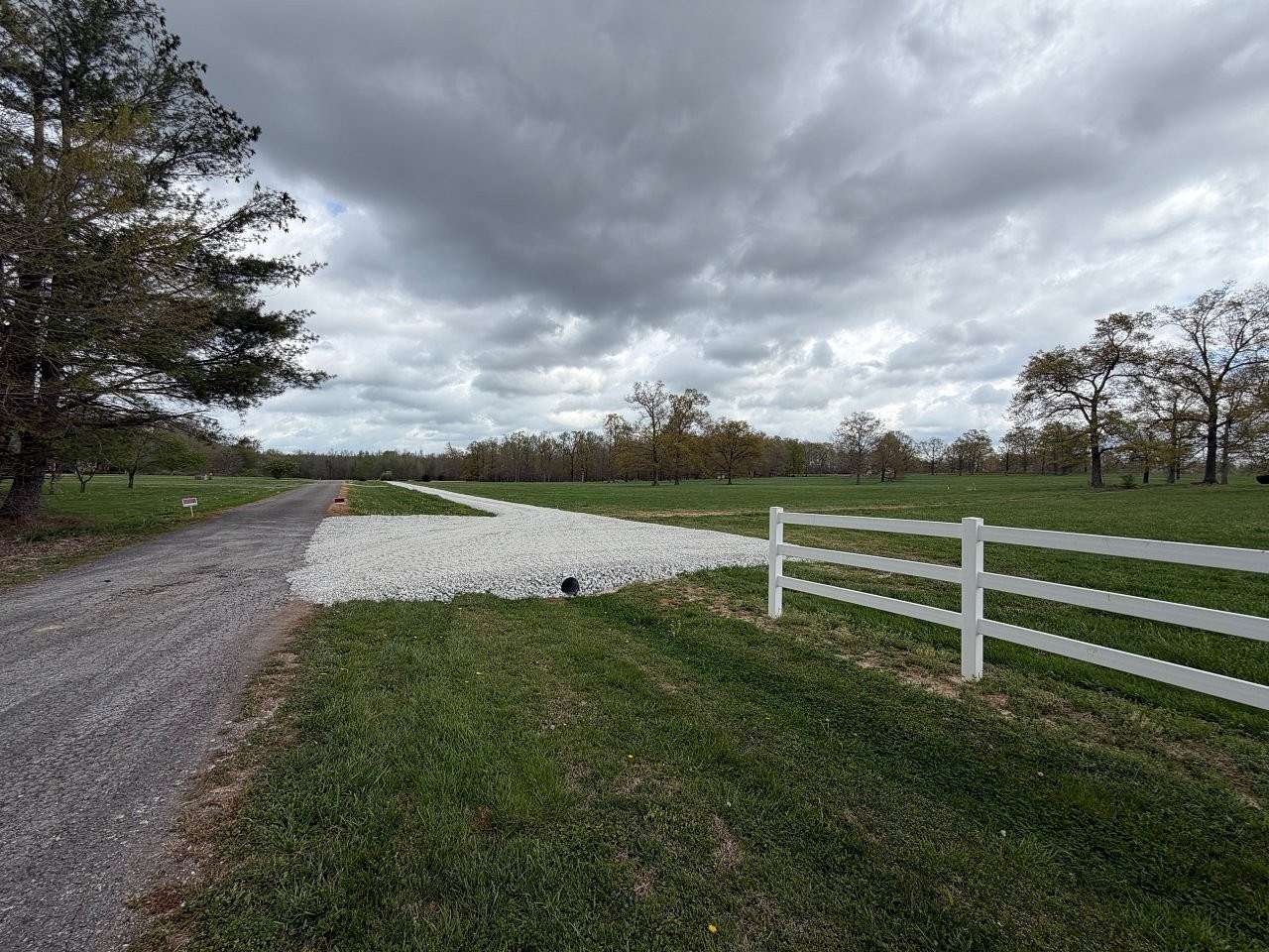 15 Acres of Land for Sale in Normandy, Tennessee