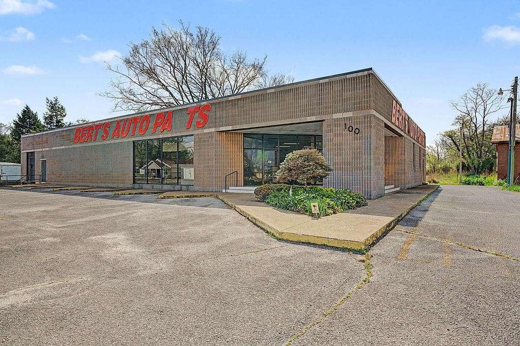 2 Acres of Improved Commercial Land for Sale in Russellville, Kentucky