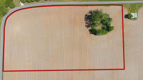 5 Acres of Residential Land for Sale in Cross Plains, Tennessee
