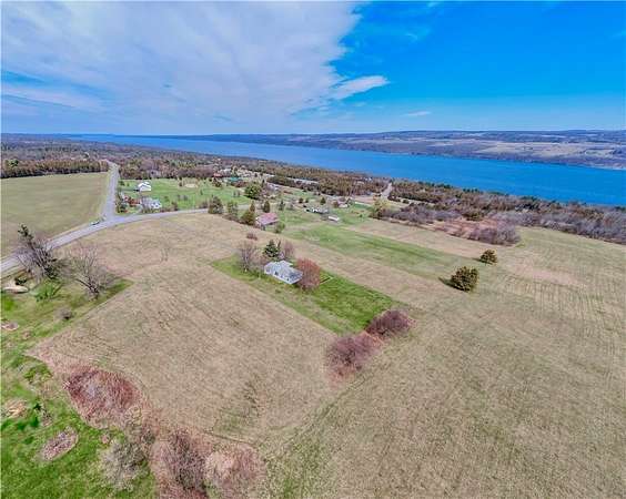 5 Acres of Improved Residential Land for Sale in Dundee, New York