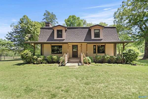 25.6 Acres of Agricultural Land with Home for Sale in Warrior, Alabama