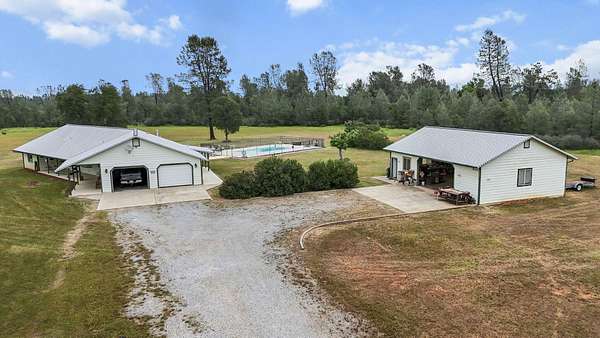 21.9 Acres of Land with Home for Sale in Anderson, California