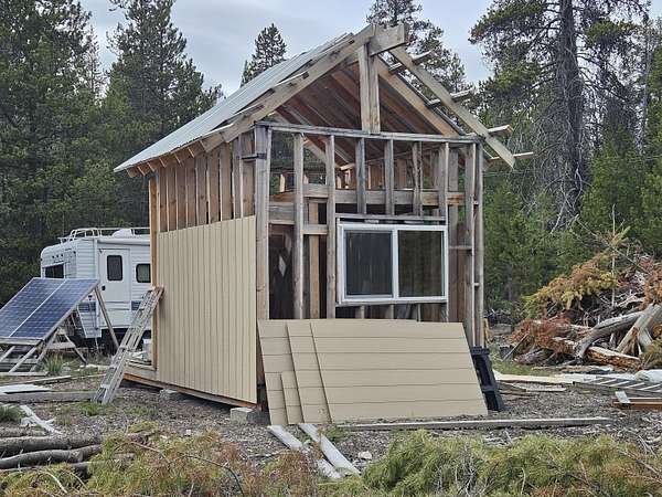 1 Acre of Residential Land for Sale in Chiloquin, Oregon