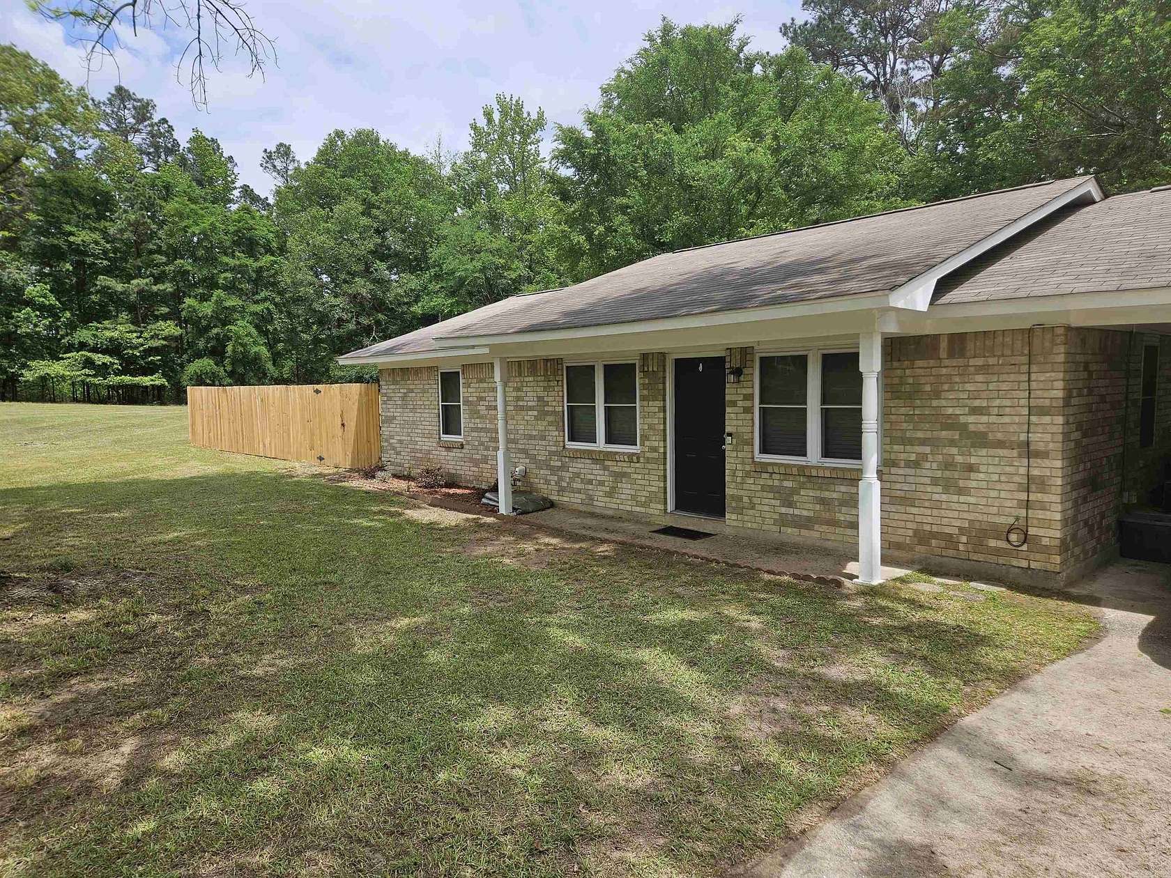 1.5 Acres of Land with Home for Sale in Pine Bluff, Arkansas