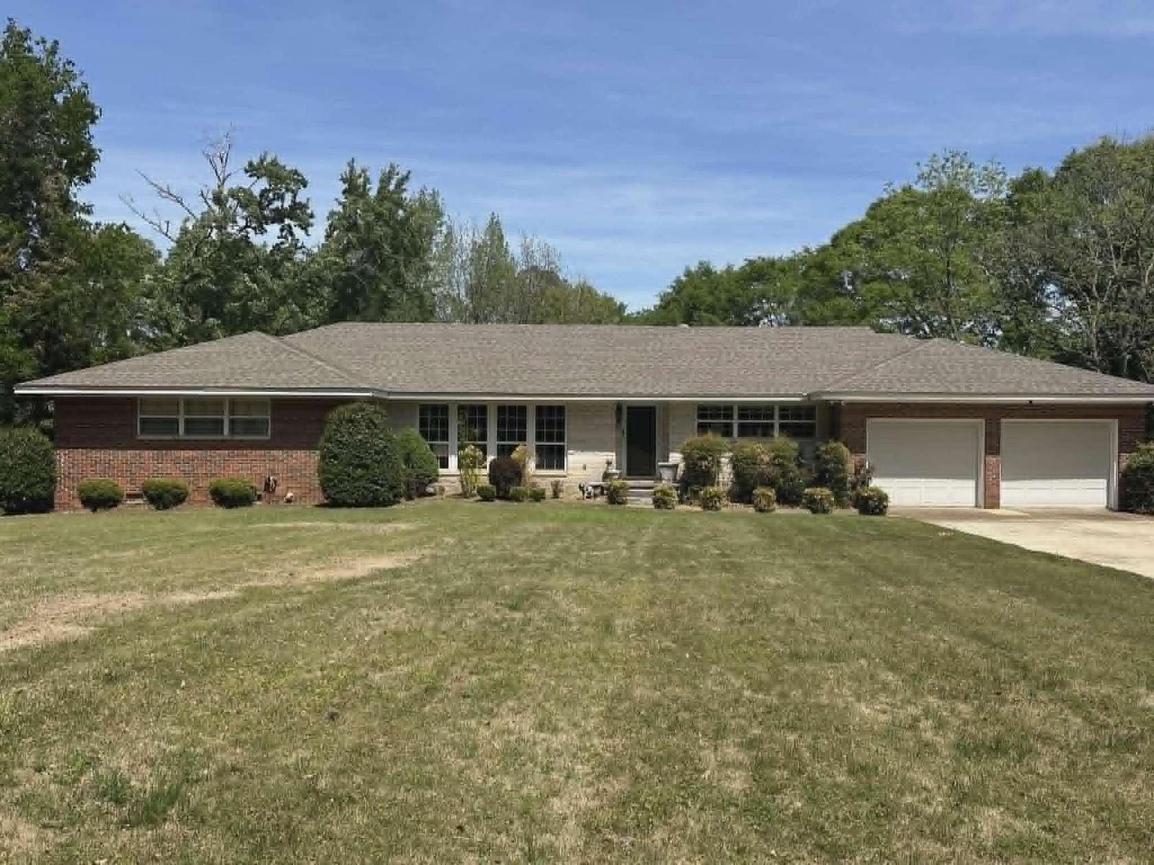 4.5 Acres of Land with Home for Sale in Hamilton, Alabama