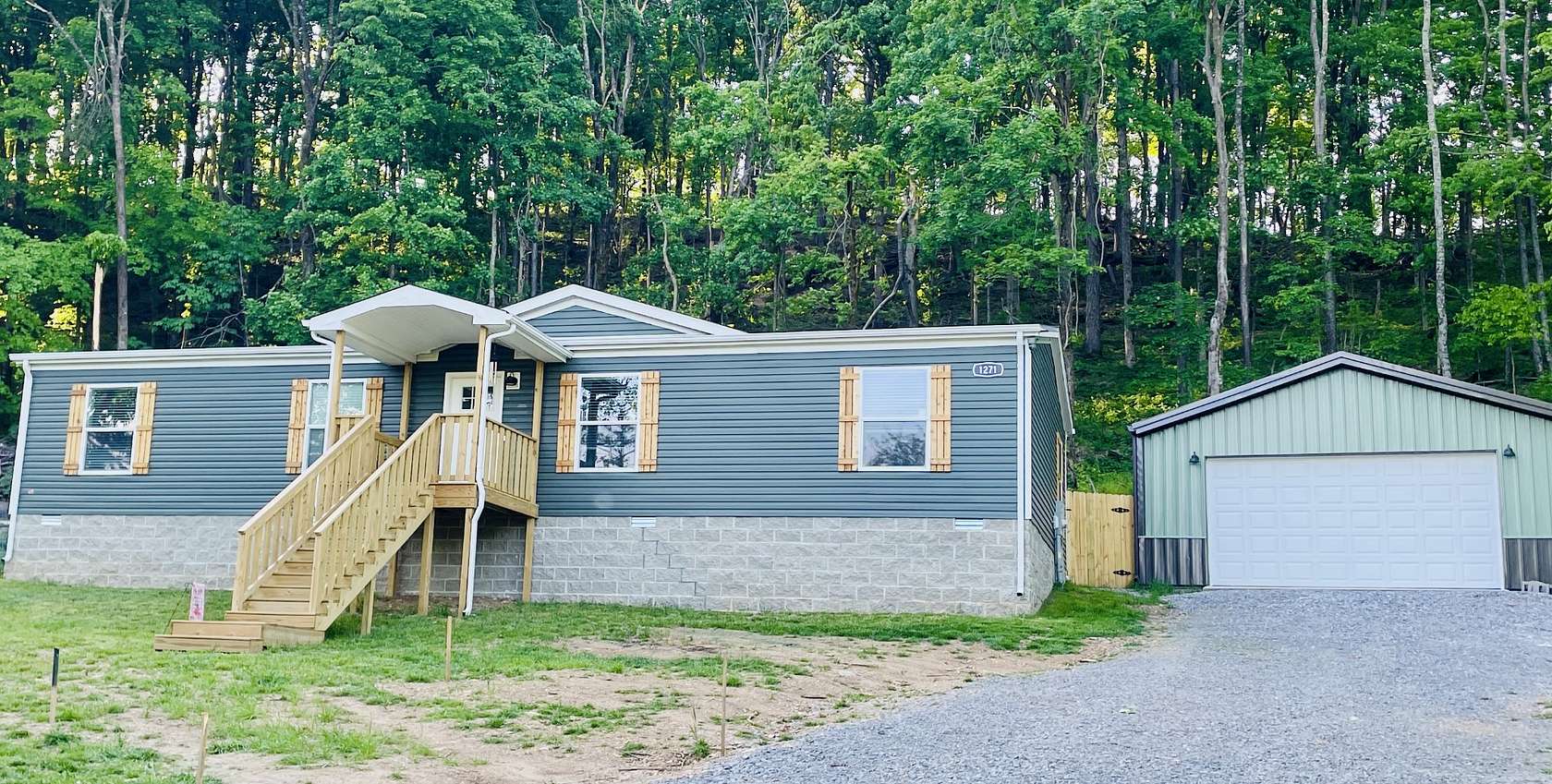 3.19 Acres of Land with Home for Sale in Bethpage, Tennessee