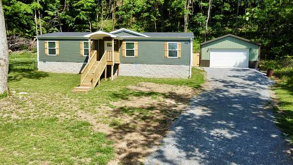 3.19 Acres of Land with Home for Sale in Bethpage, Tennessee