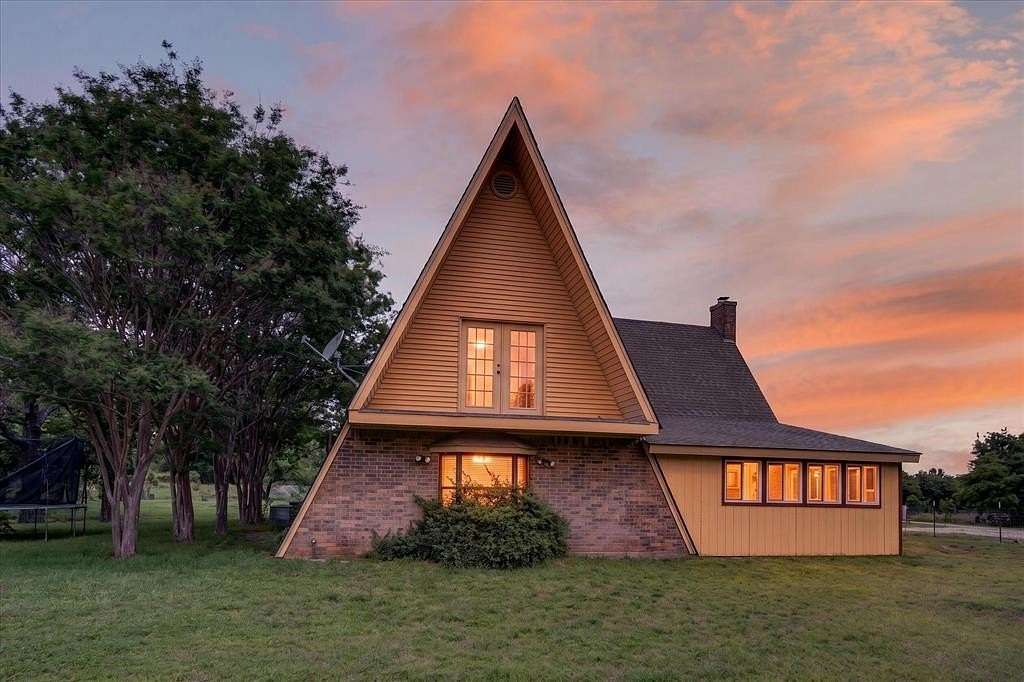 7.5 Acres of Land with Home for Sale in Alvord, Texas