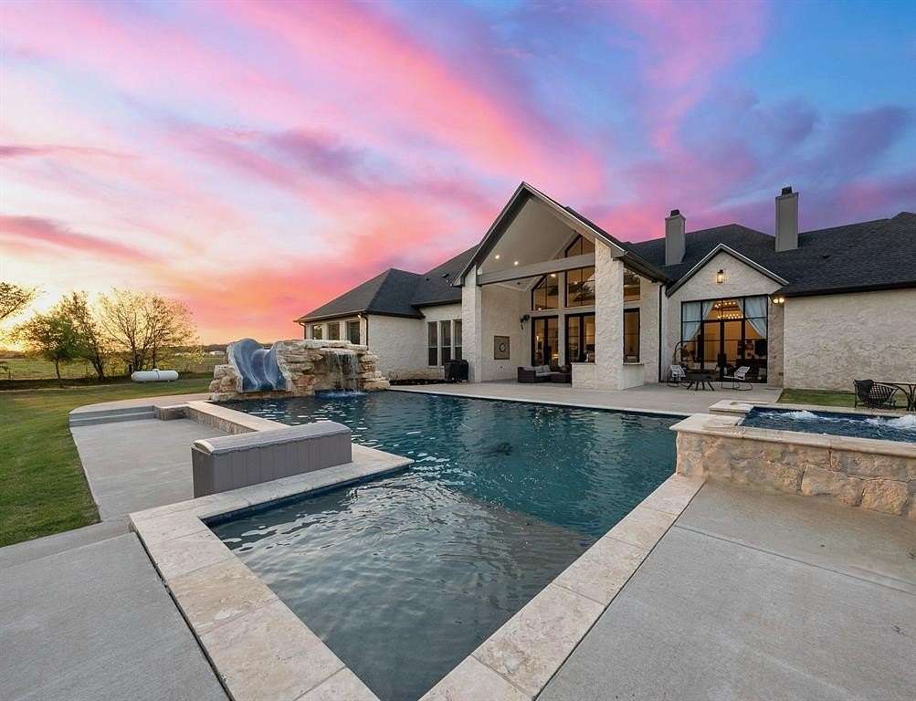 10 Acres of Recreational Land with Home for Sale in Waco, Texas