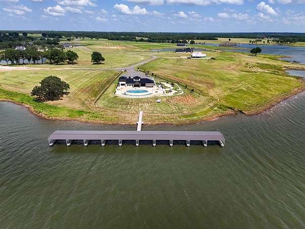 1 Acre of Residential Land for Sale in Honey Grove, Texas