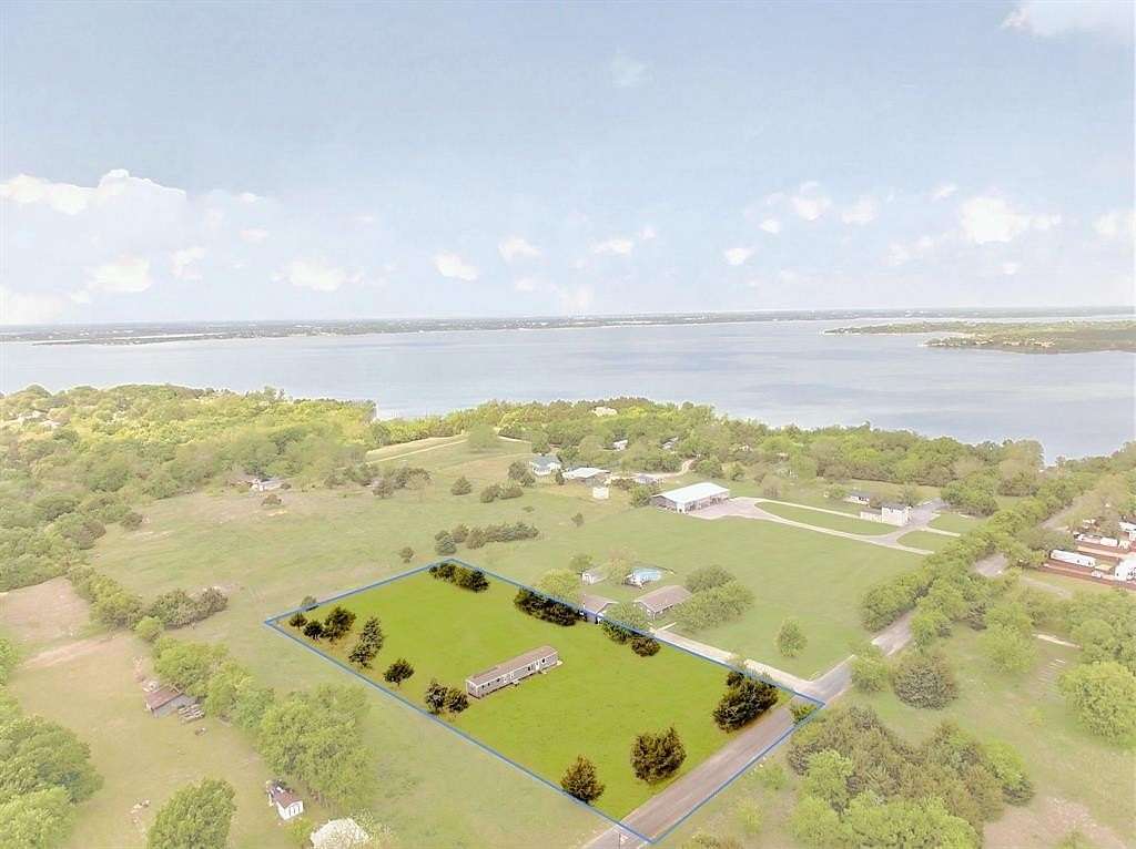 1.5 Acres of Land with Home for Sale in Nevada, Texas