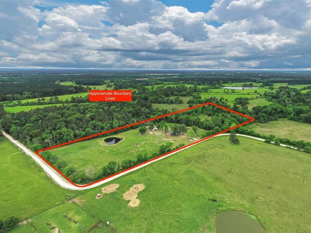 10.6 Acres of Land with Home for Sale in Kennard, Texas