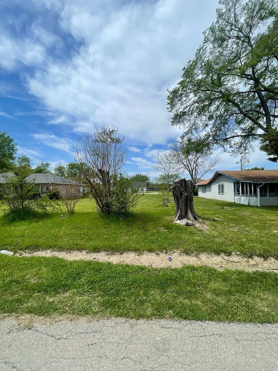0.19 Acres of Residential Land for Sale in Gun Barrel City, Texas