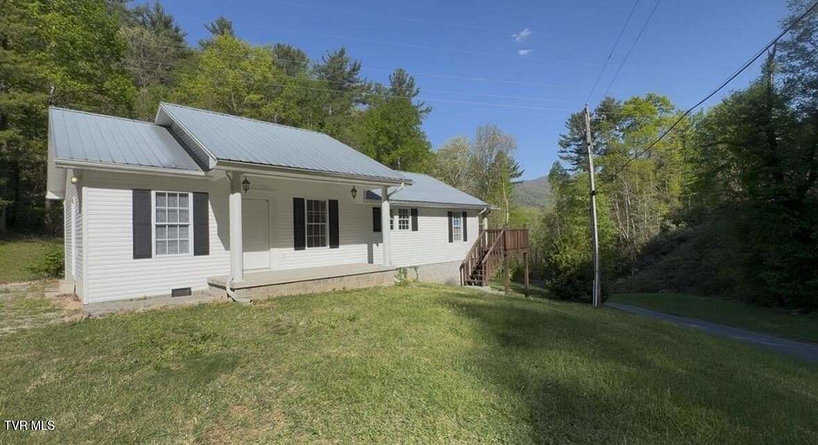 3.5 Acres of Land with Home for Lease in Hampton, Tennessee