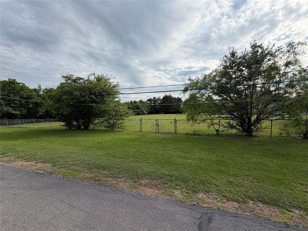 1.25 Acres of Residential Land for Sale in Dallas, Texas