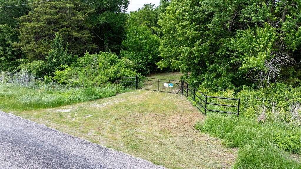 10.6 Acres of Recreational & Residential Land for Sale in Farmersville, Texas