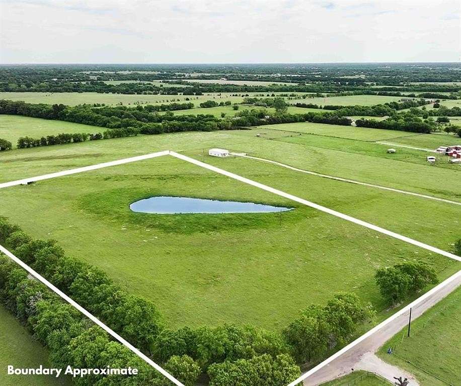 9 Acres of Land for Sale in Campbell, Texas