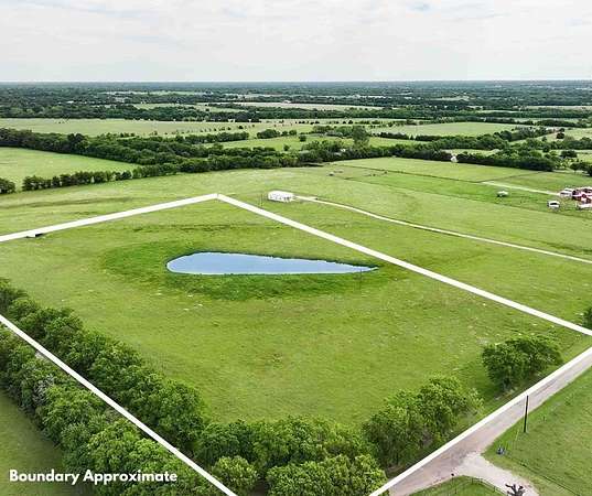 9 Acres of Land for Sale in Campbell, Texas